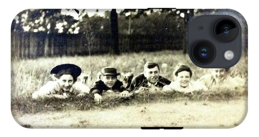 Early 1900s Women In Hats Lay On The Grass - Phone Case
