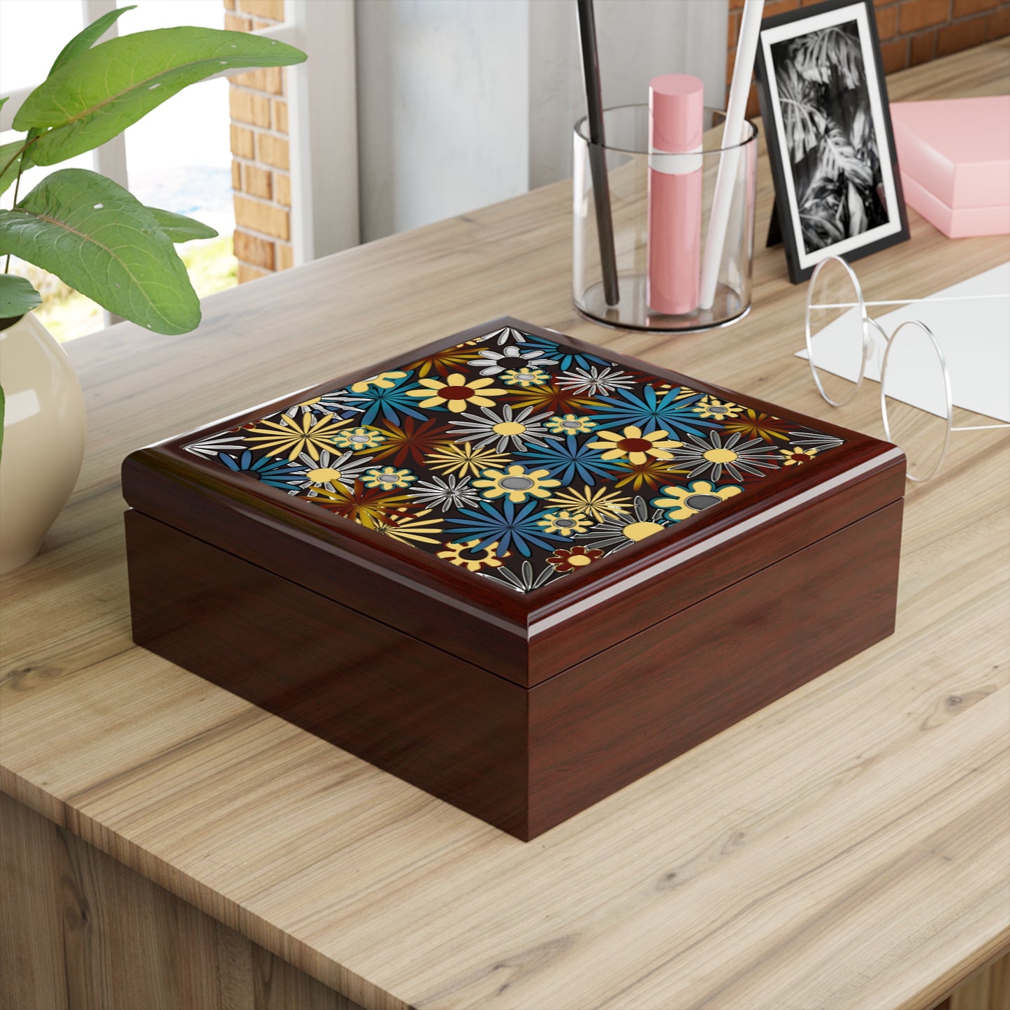 Dark Gray Daisies Jewelry Box