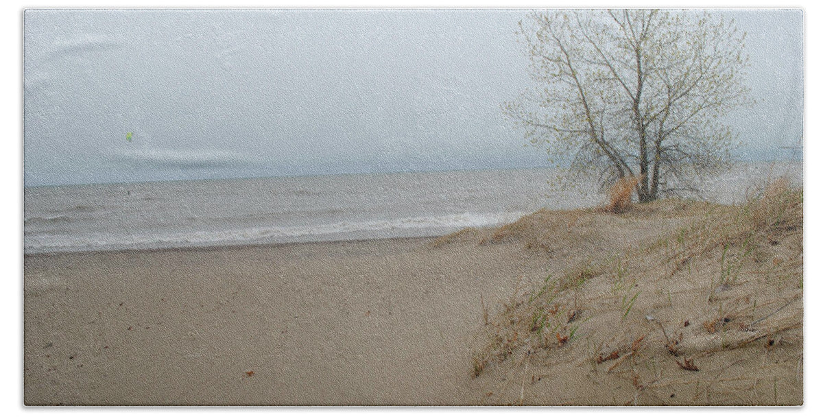 Lake Michigan Sandy Tree - Bath Towel