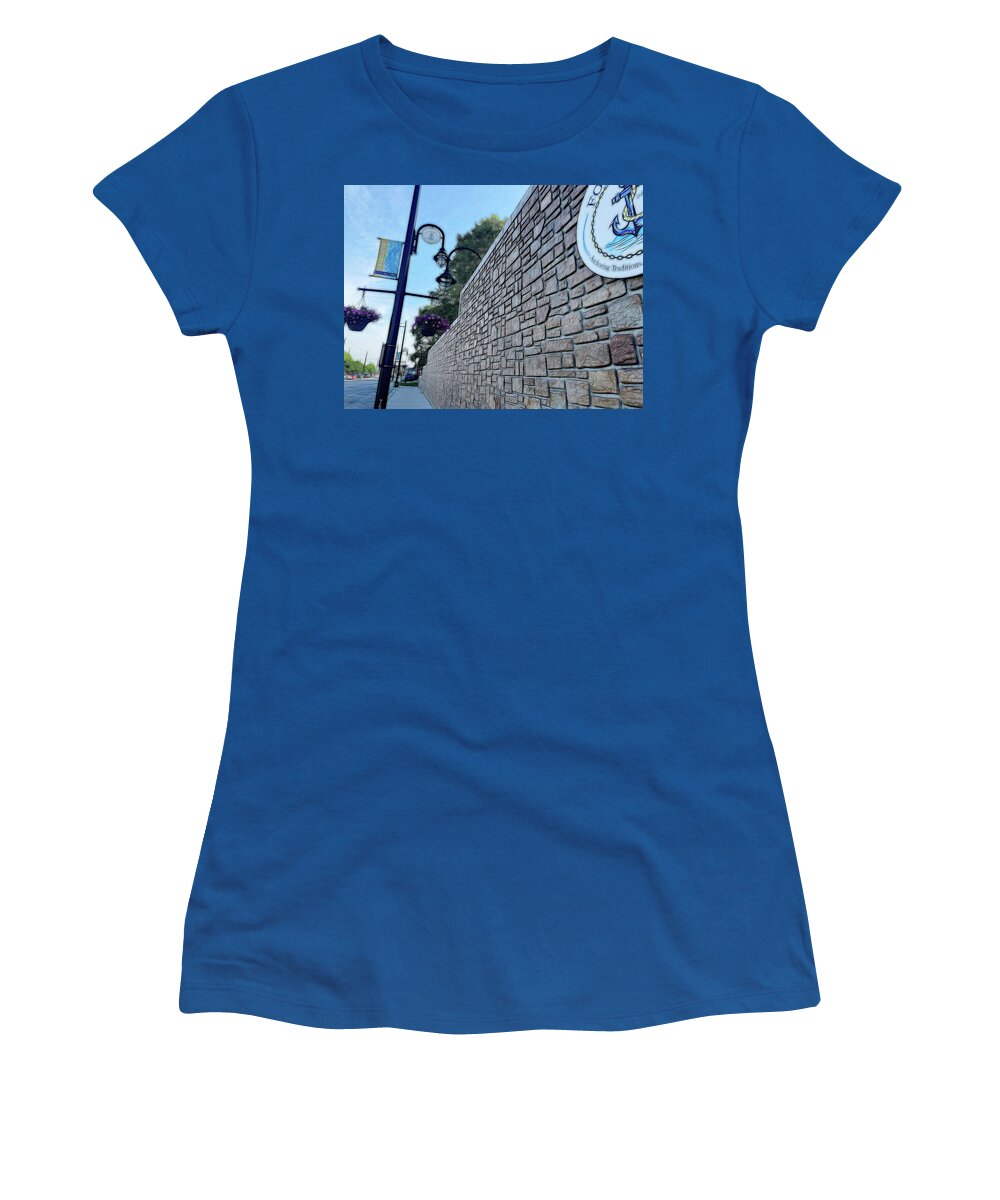 Local Lamp Fox Lake - Women's T-Shirt