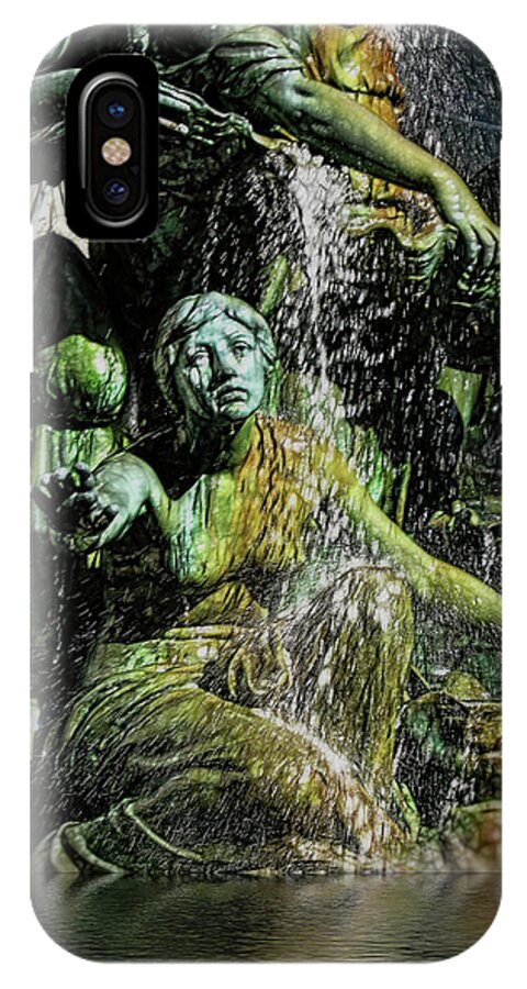 Woman in The Fountain Chicago - Phone Case