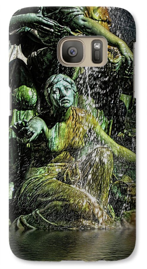 Woman in The Fountain Chicago - Phone Case