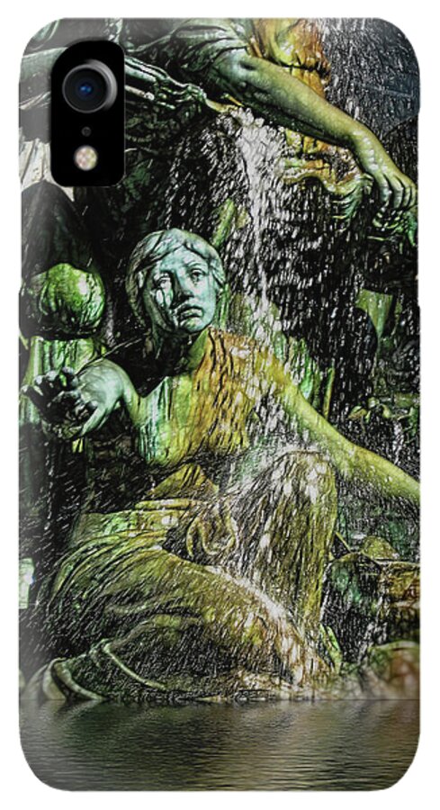 Woman in The Fountain Chicago - Phone Case