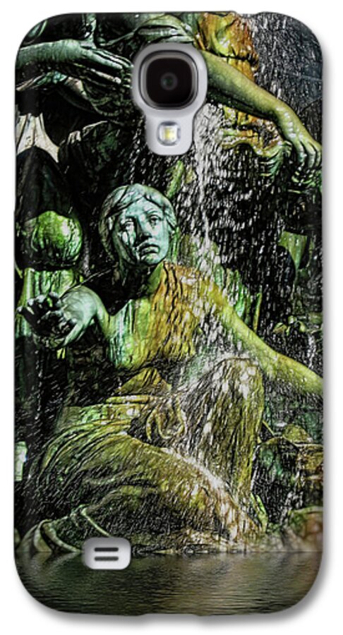 Woman in The Fountain Chicago - Phone Case