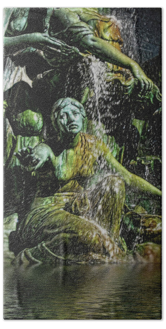 Woman in The Fountain Chicago - Bath Towel