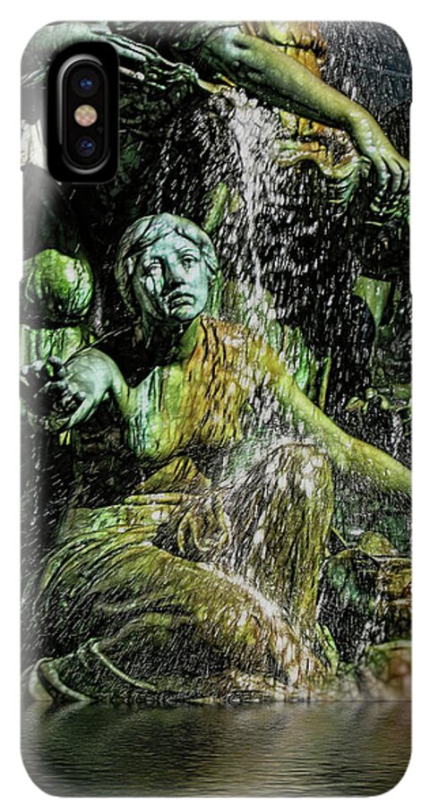 Woman in The Fountain Chicago - Phone Case