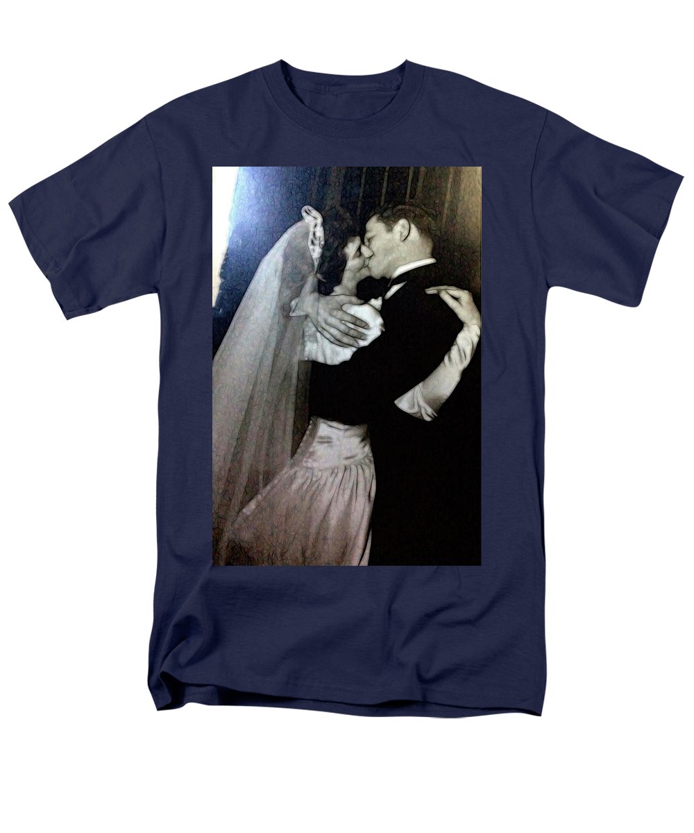 1940s Wedding Kiss - Men's T-Shirt  (Regular Fit)