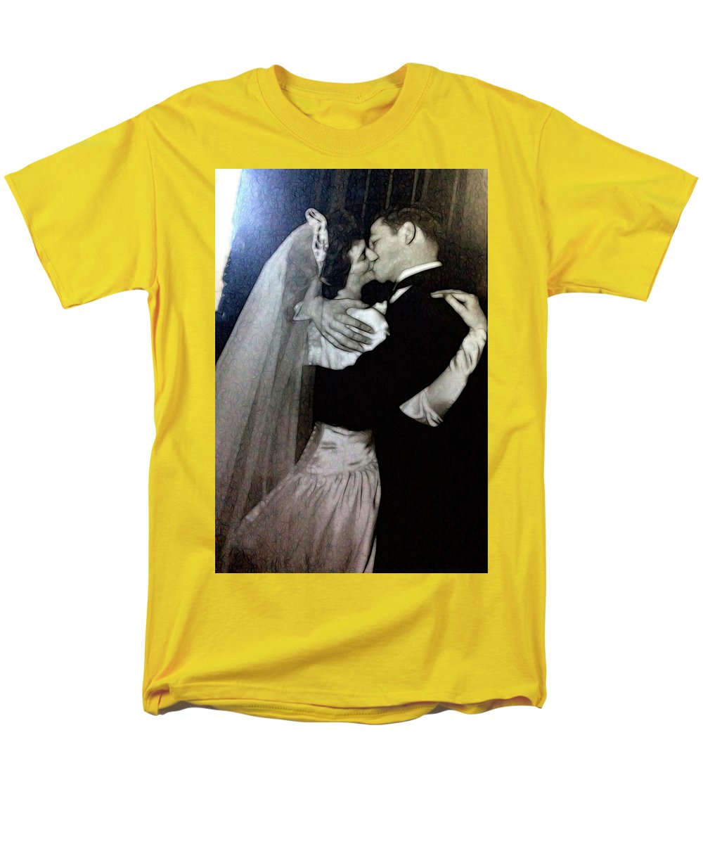 1940s Wedding Kiss - Men's T-Shirt  (Regular Fit)