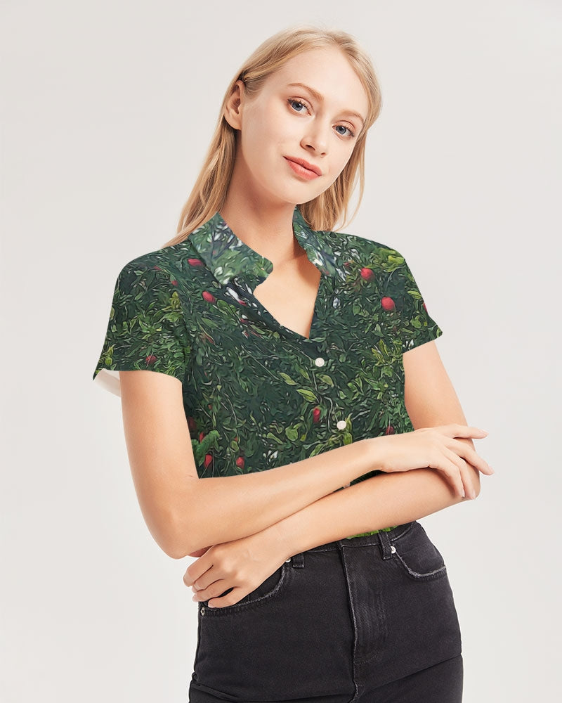 Apple Tree Close Up Women's Short Sleeve Button Up