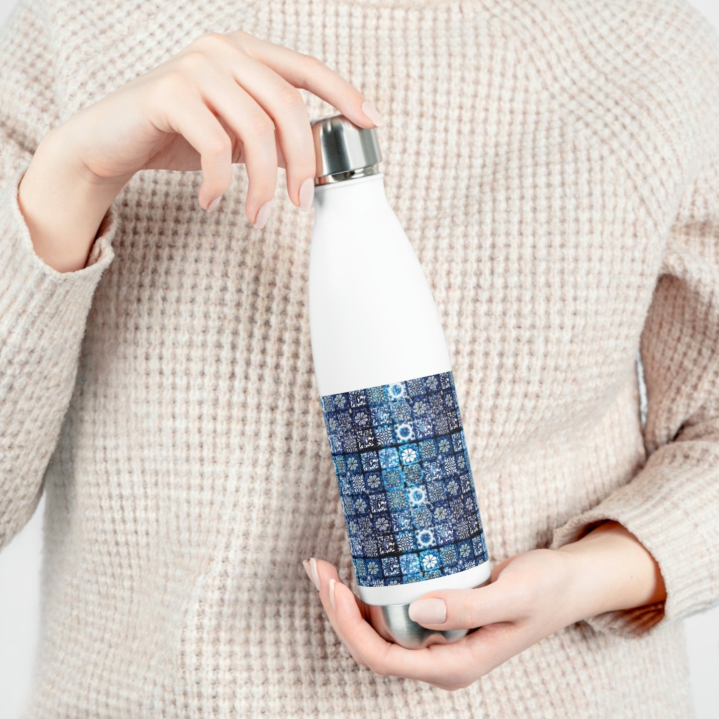 Blue Ice Crystals Motif 20oz Insulated Bottle