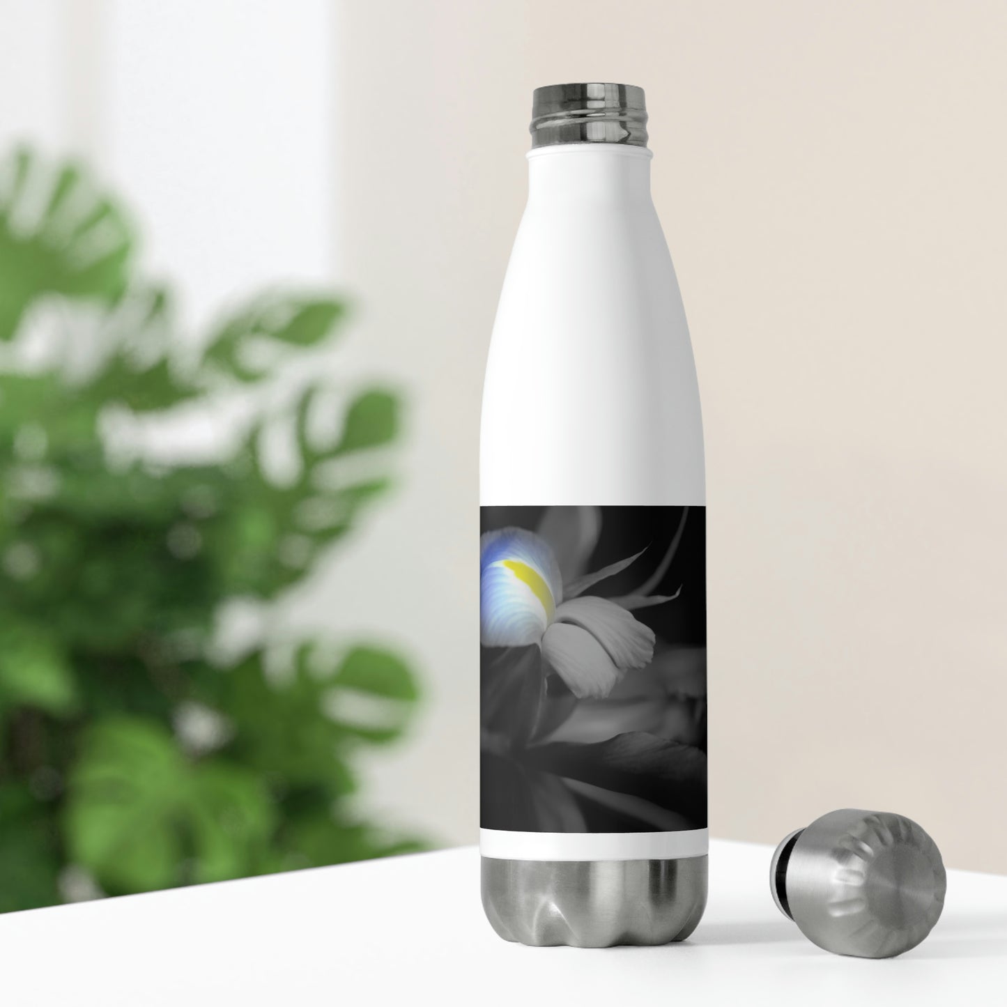 Black and White Iris 20oz Insulated Bottle