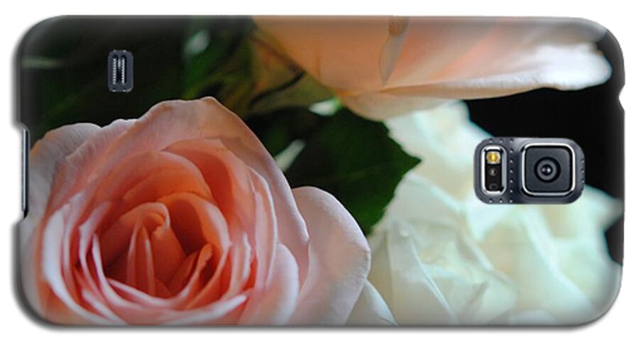 Pink and White Roses Bouquet - Phone Case